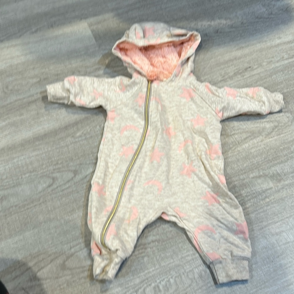 Jessica Simpson baby outfit
